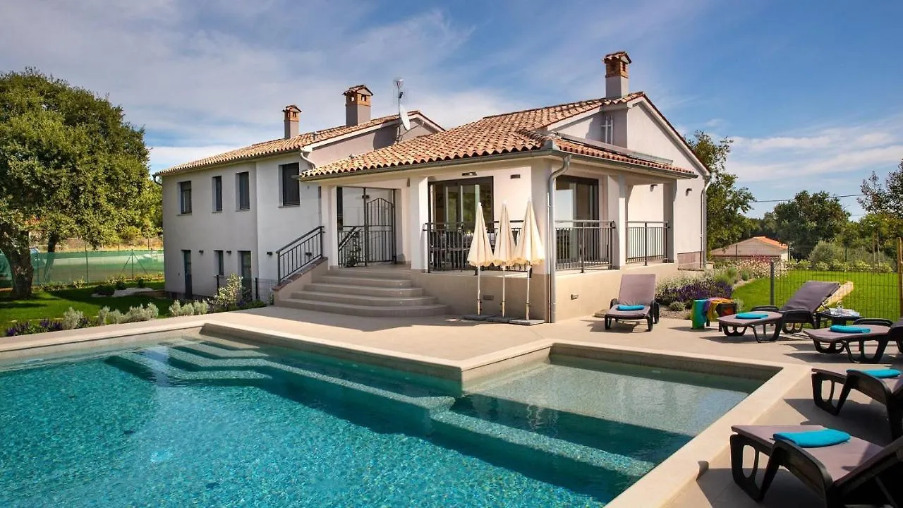 Charming Villa Monte Uliveto With Private Pool In Pula